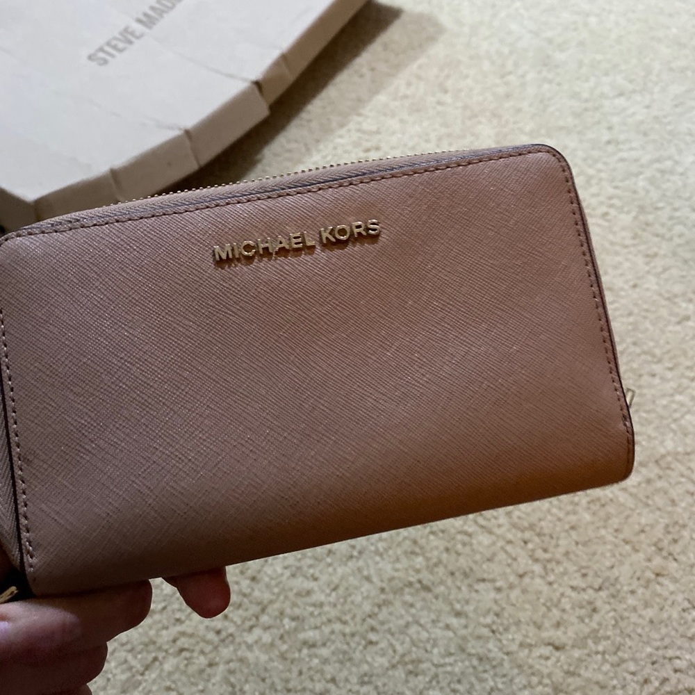 Michael Kors women’s clutch purse